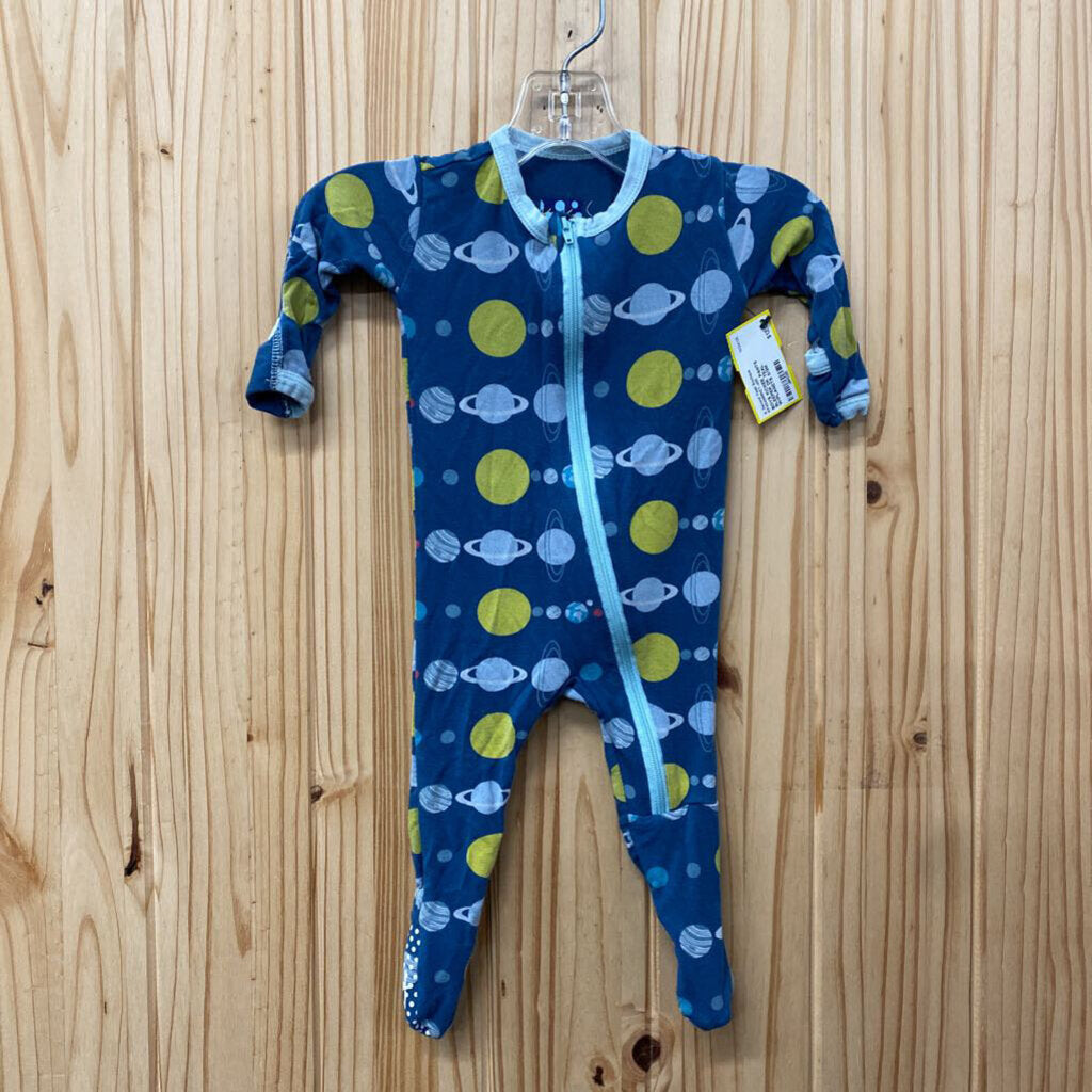 BOYS KICKEE PANTS SLEEPER DK TEAL W/PLANETS 0/3M