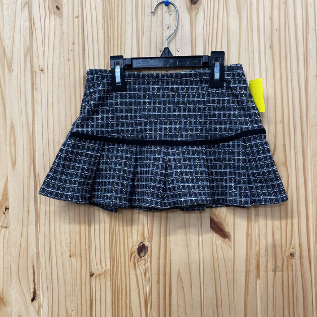 GIRLS XHILARTION BLK/WHITE PLAID SKORT M 7/8