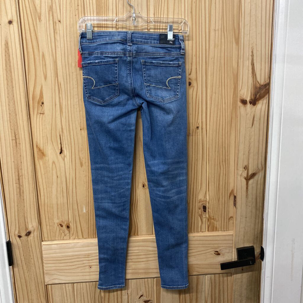 WOMENS AMERICAN EAGLE LT DENIM DIST. JEANS 0 REGULAR