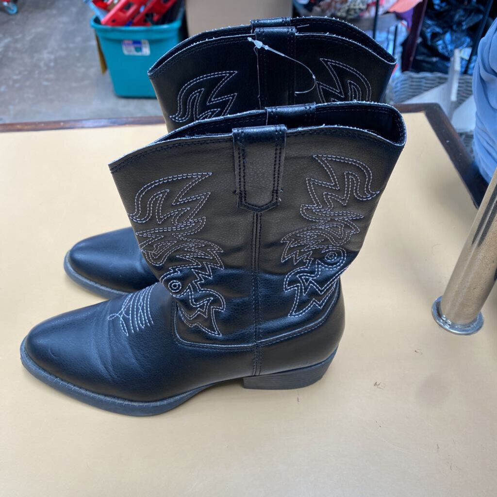 BOYS BLK BOOTS 4M
