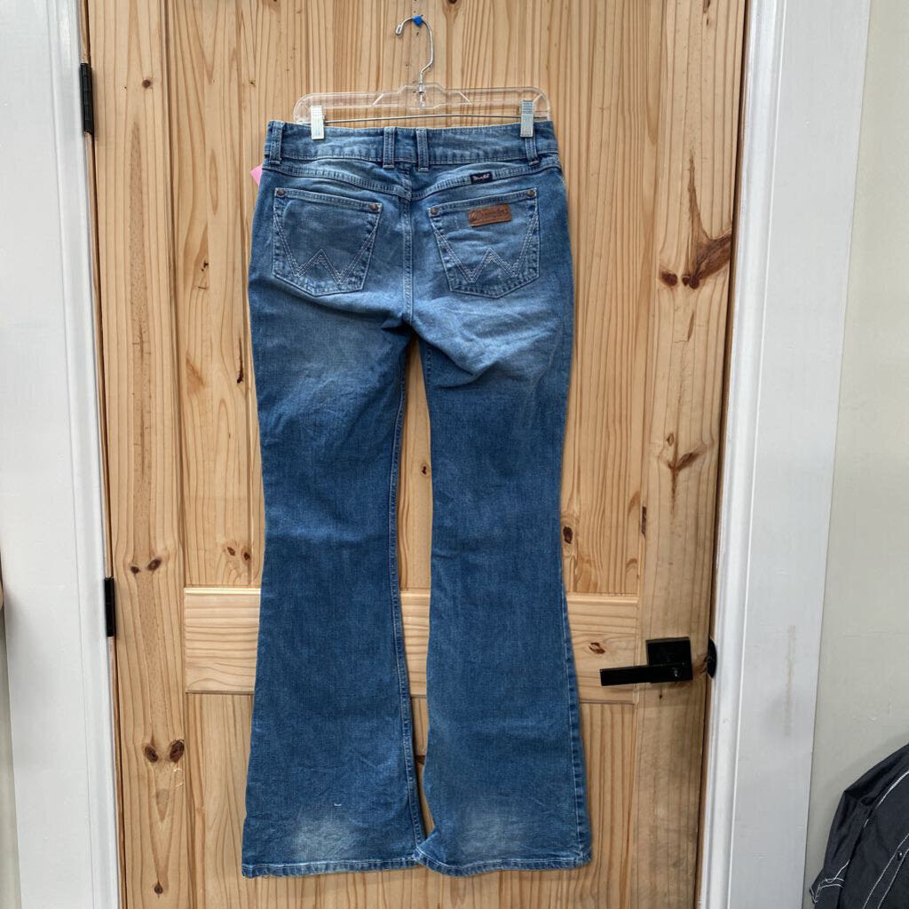 WOMENS WRANGLER LT DENIM FLARE JEANS 7X36