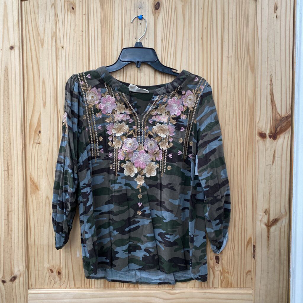 WOMENS AVANNA JANE GREEN CAMO FLORAL TOP M