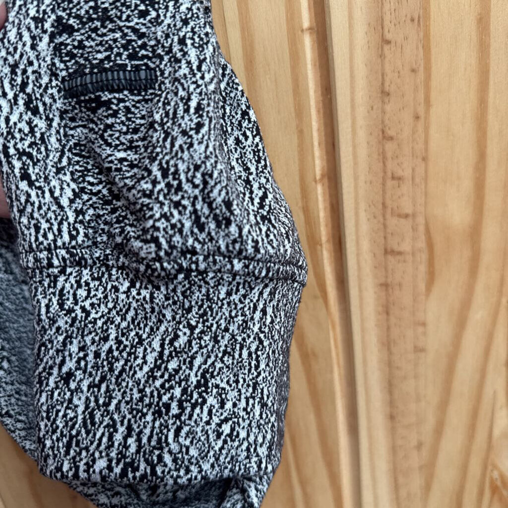 LULULEMON JOGGERS BLK/WHITE 2