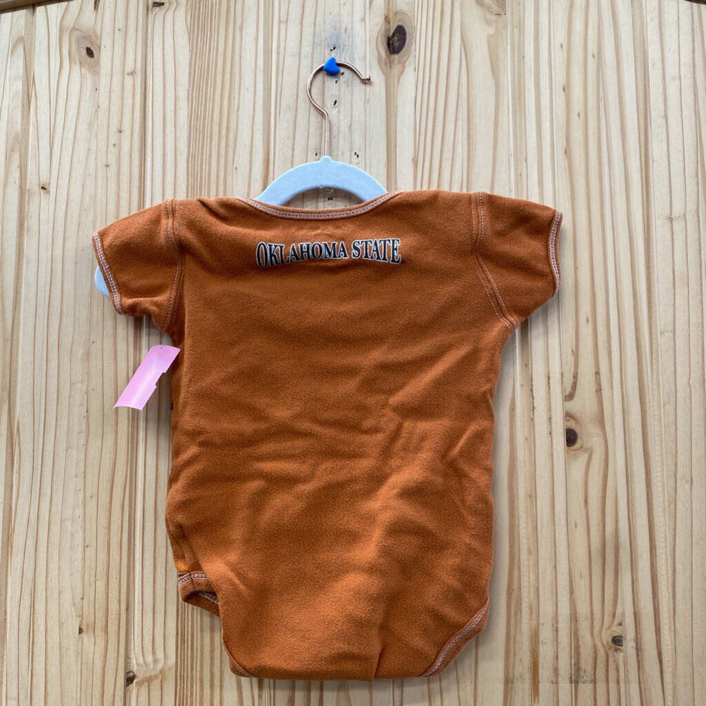 BOYS OKLAHOMA STATE BASKETBALL ONESIE 18M