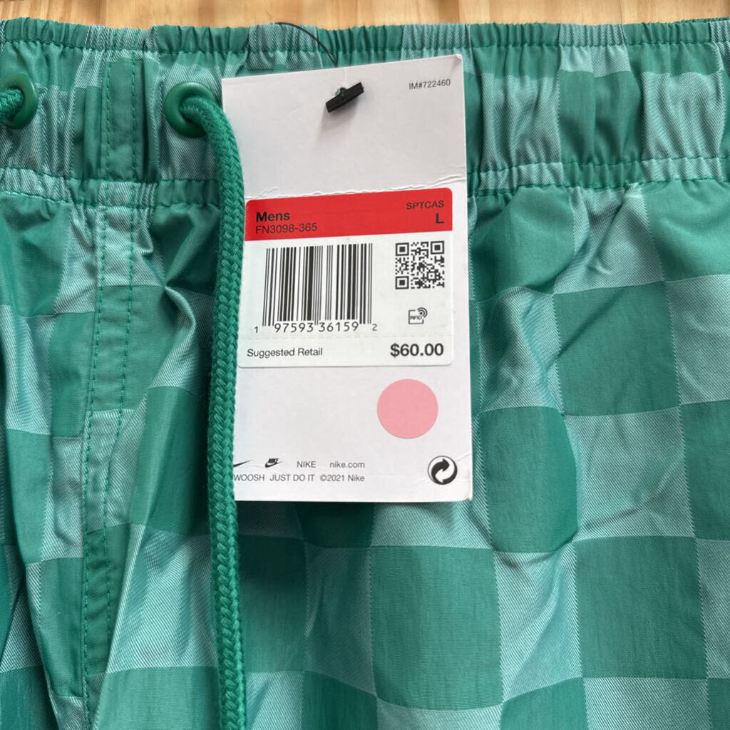 MENS NIKE SHORTS GREEN CHECKERED L NWT