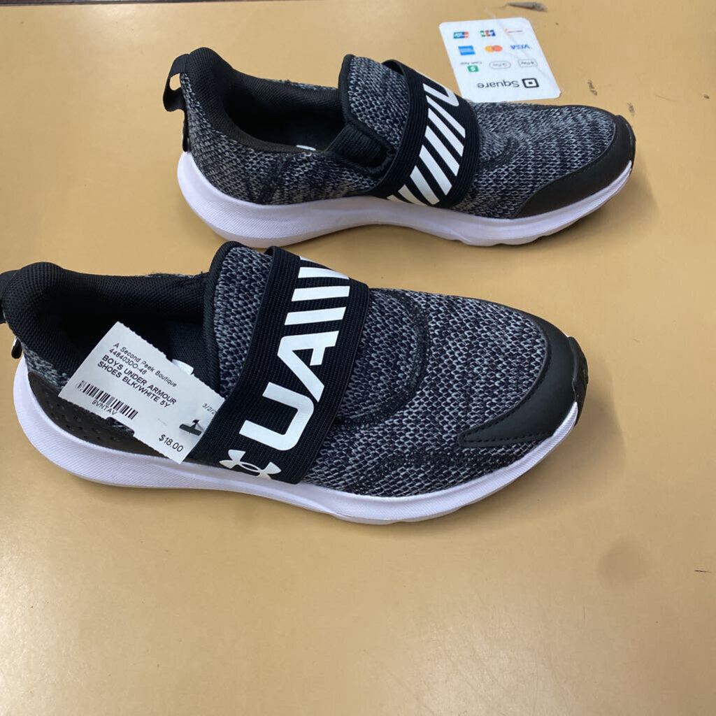 BOYS UNDER ARMOUR SHOES BLK/WHITE 5Y