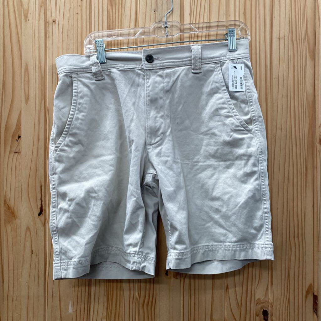 MENS ST. JOHNS BAY LT BEIGE SHORTS 32