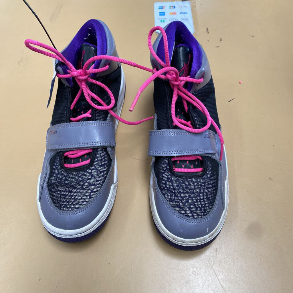 GIRLS JORDANS PURPLE 7Y