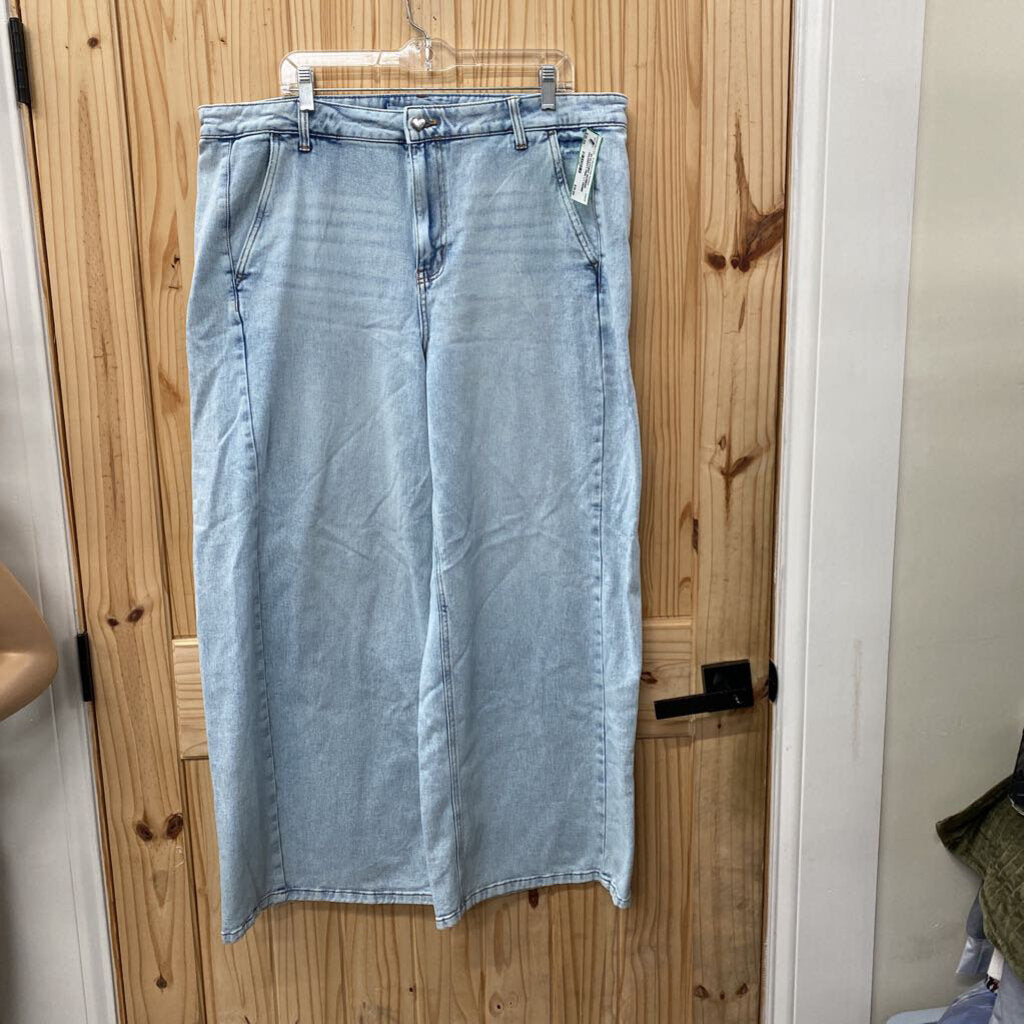 WOMENS CELEBRITY PINK LT DENIM FLARE JEANS 21