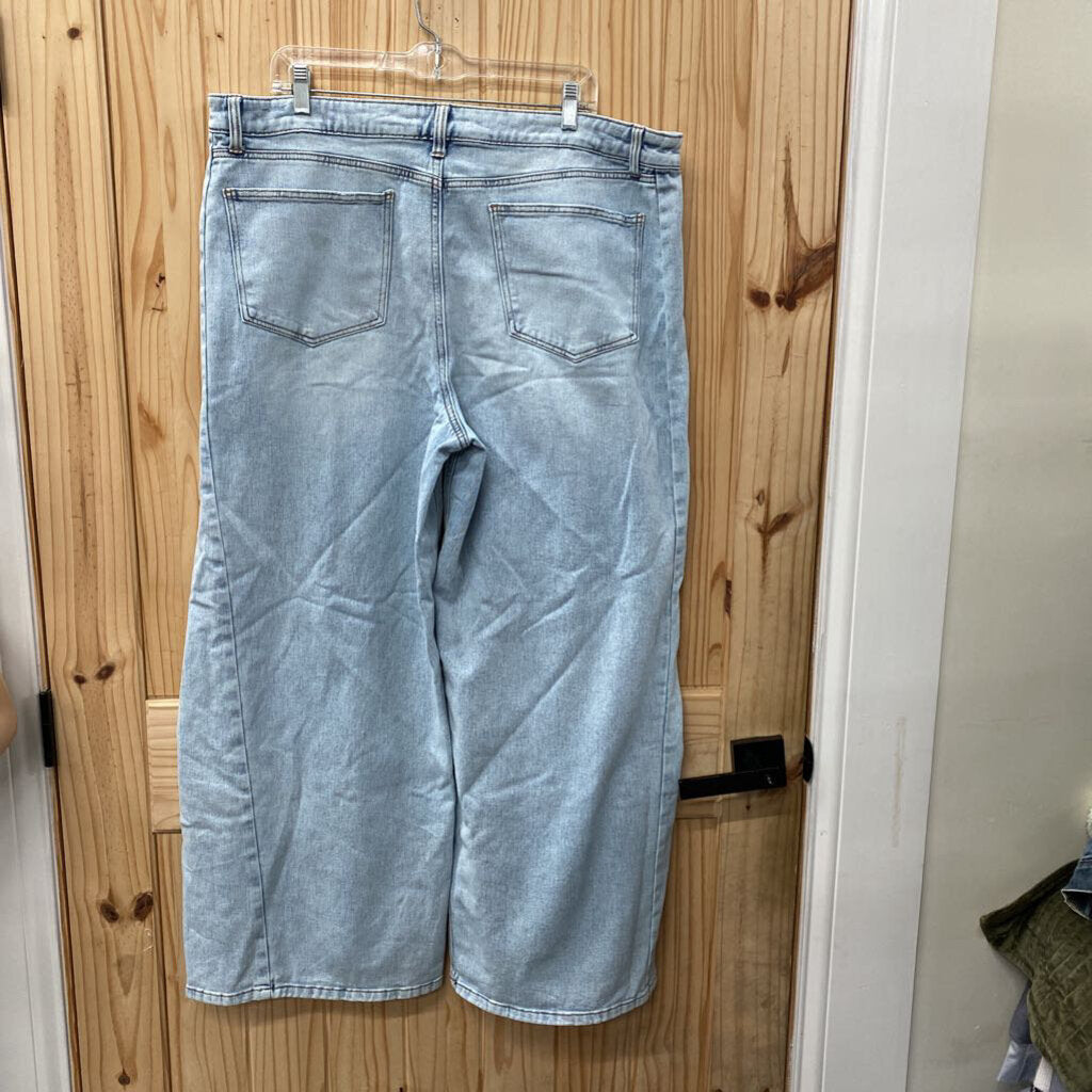 WOMENS CELEBRITY PINK LT DENIM FLARE JEANS 21