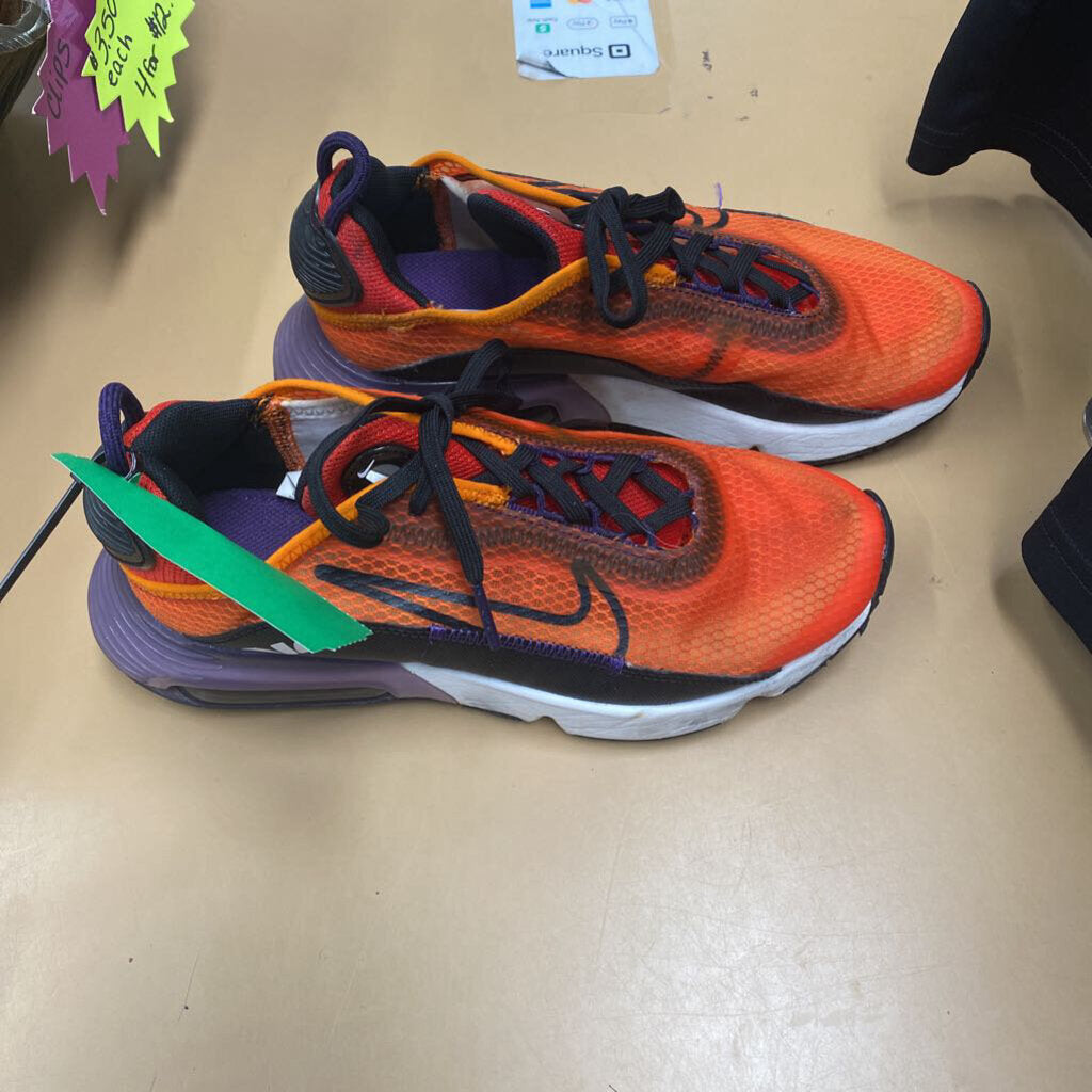 NIKE AIR SHOES ORANGE/BLK/RED 4.5Y