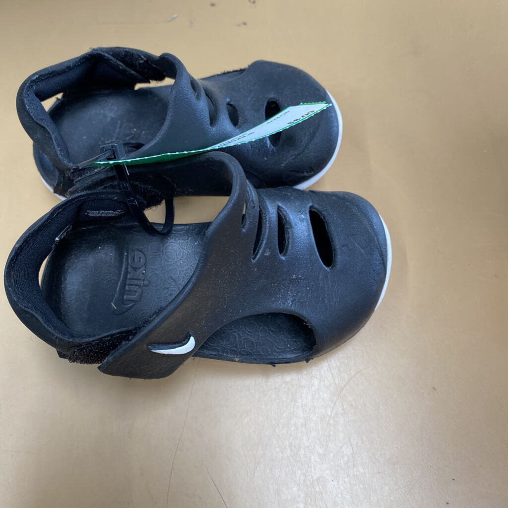 BOYS NIKE SANDALS BLK/WHITE 4C