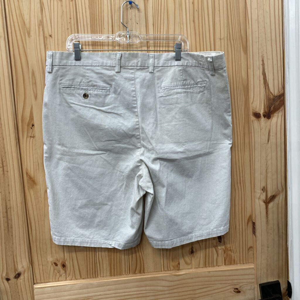 MENS OLD NAVY WHITE/TAN SHORTS 40