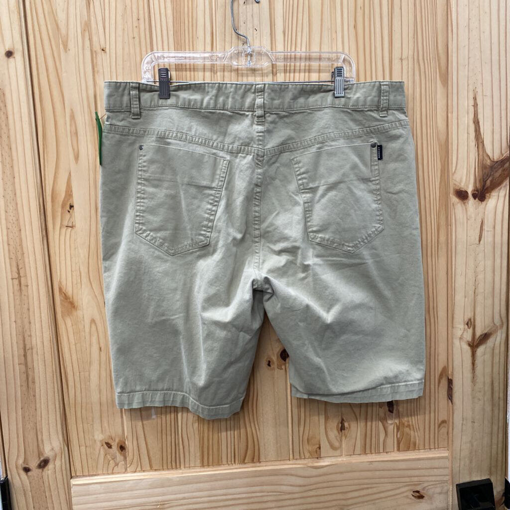 MENS OAKLEY TAN SHORTS 40