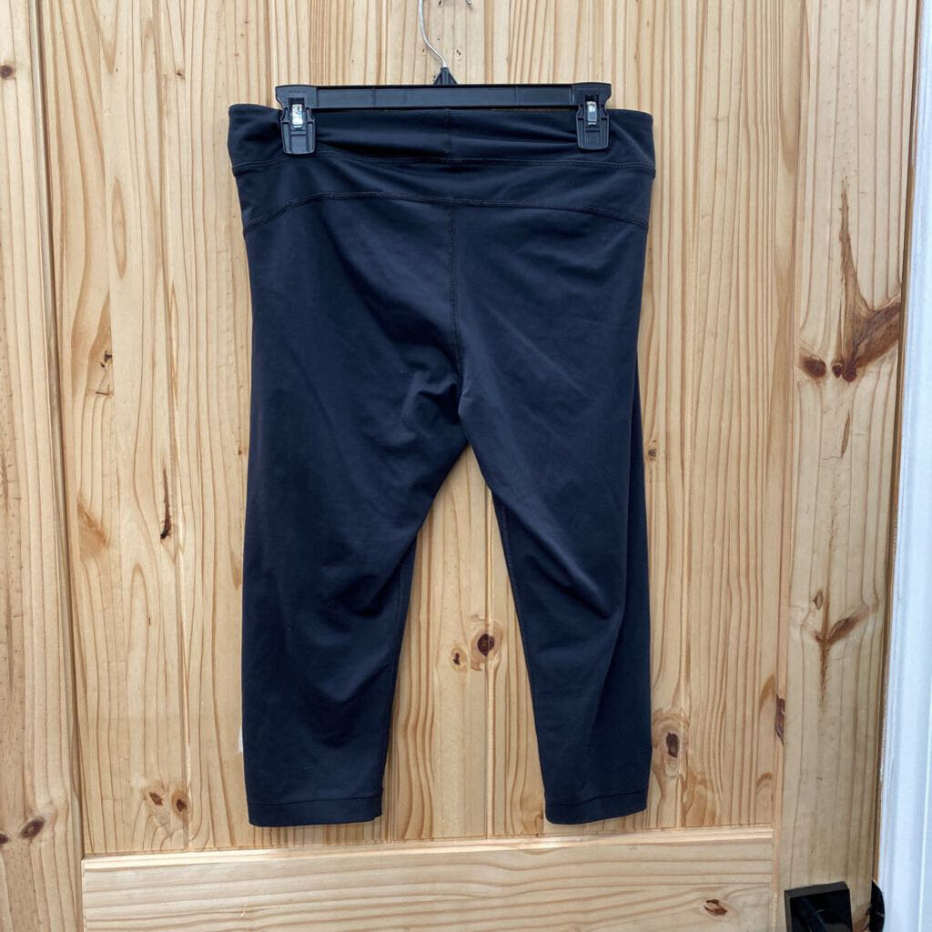 WOMENS UNDER ARMOUR BLK CAPRIS L
