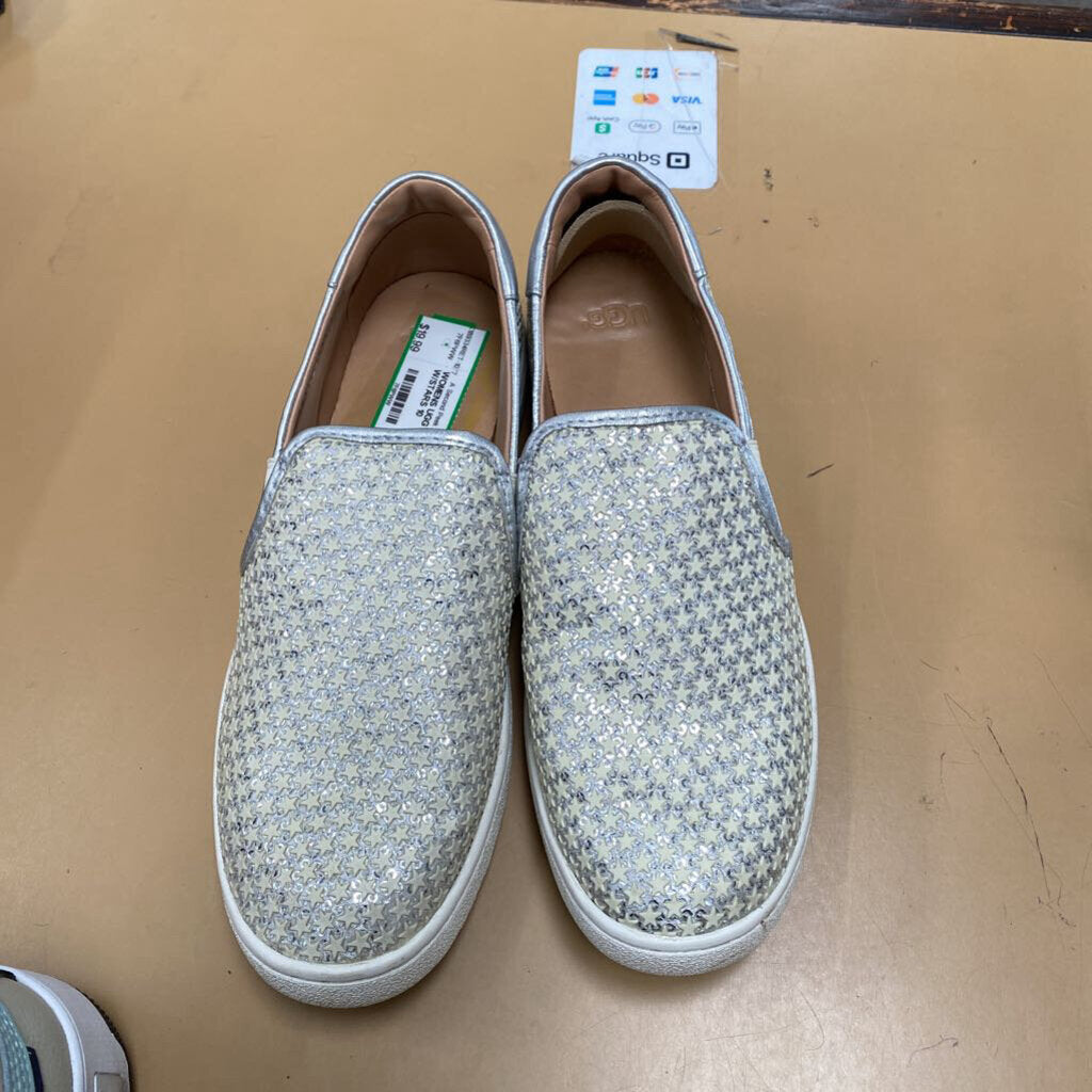 WOMENS UGG SHOES SILVER W/STARS 10