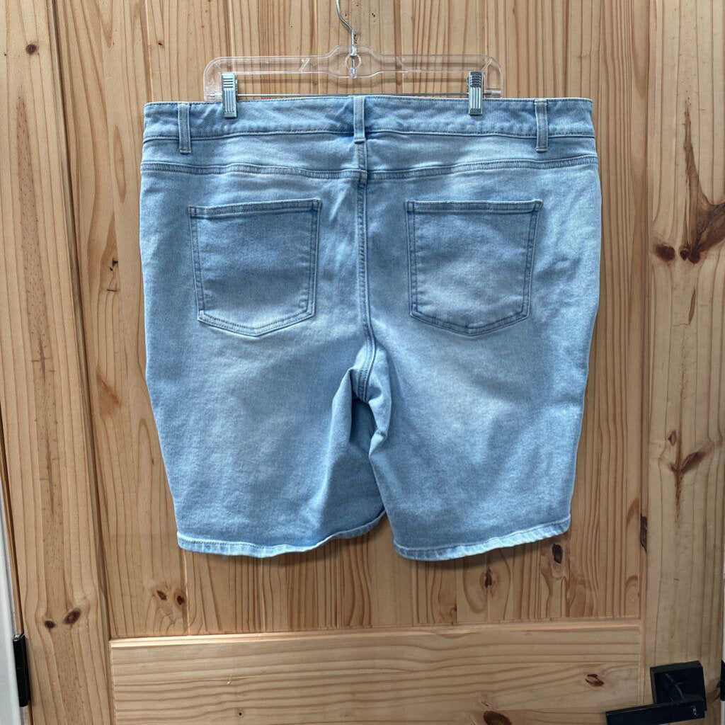 WOMENS MAURICES LT DENIM DIST. JEAN SHORTS 20W