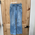 WOMENS OLD NAVY LT DENIM WOW FLARE JEANS 4