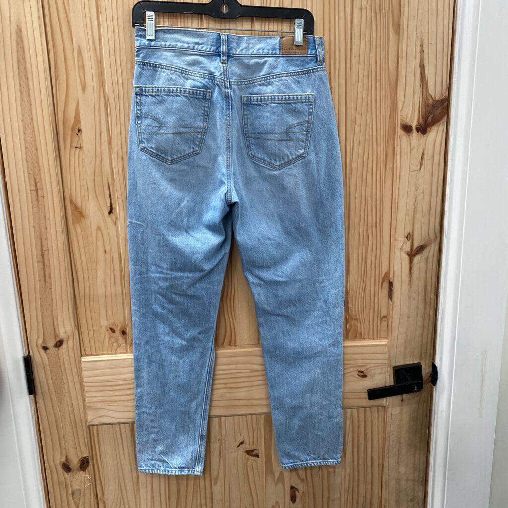 WOMENS AMERICAN EAGLE LT DENIM DIST. JEANS 4 REGULAR