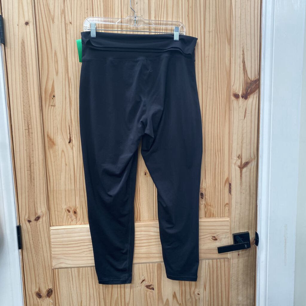 WOMENS FABLETICS BLK PANTS M