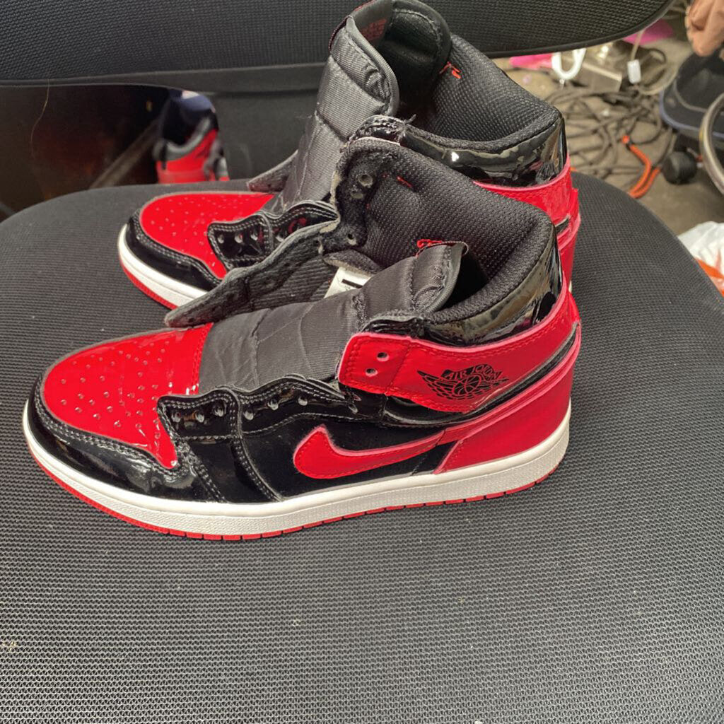 WOMENS NIKE AIR JORDAN RED/BLK HIGH TOPS