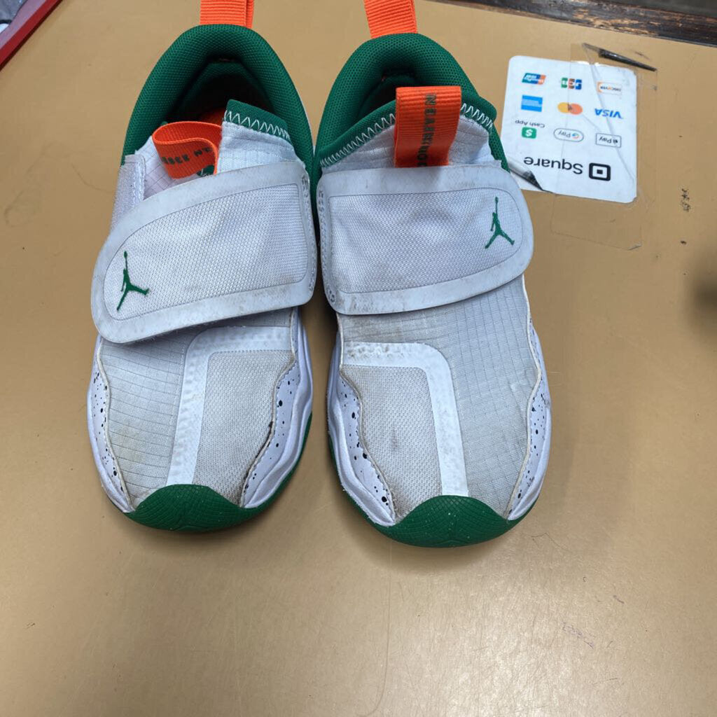 BOYS JORDANS GREEN/WHITE/ORANGE 12C