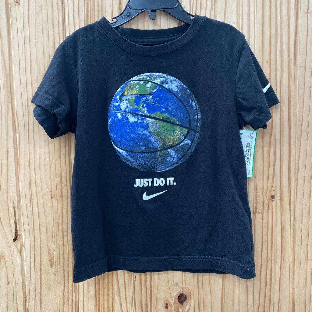 BOYS NIKE SHIRT BLK W/BASKETBALL L 7