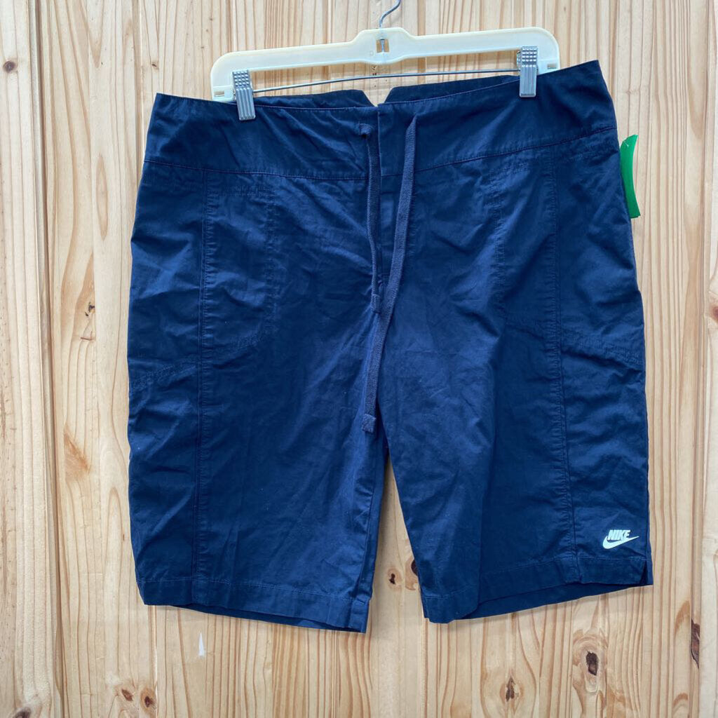 WOMENS NIKE SHORTS NAVY BLUE/WHITE L NWT