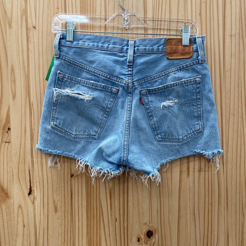 WOMENS LEVIS LT DENIM DIST. JEAN SHORTS 25