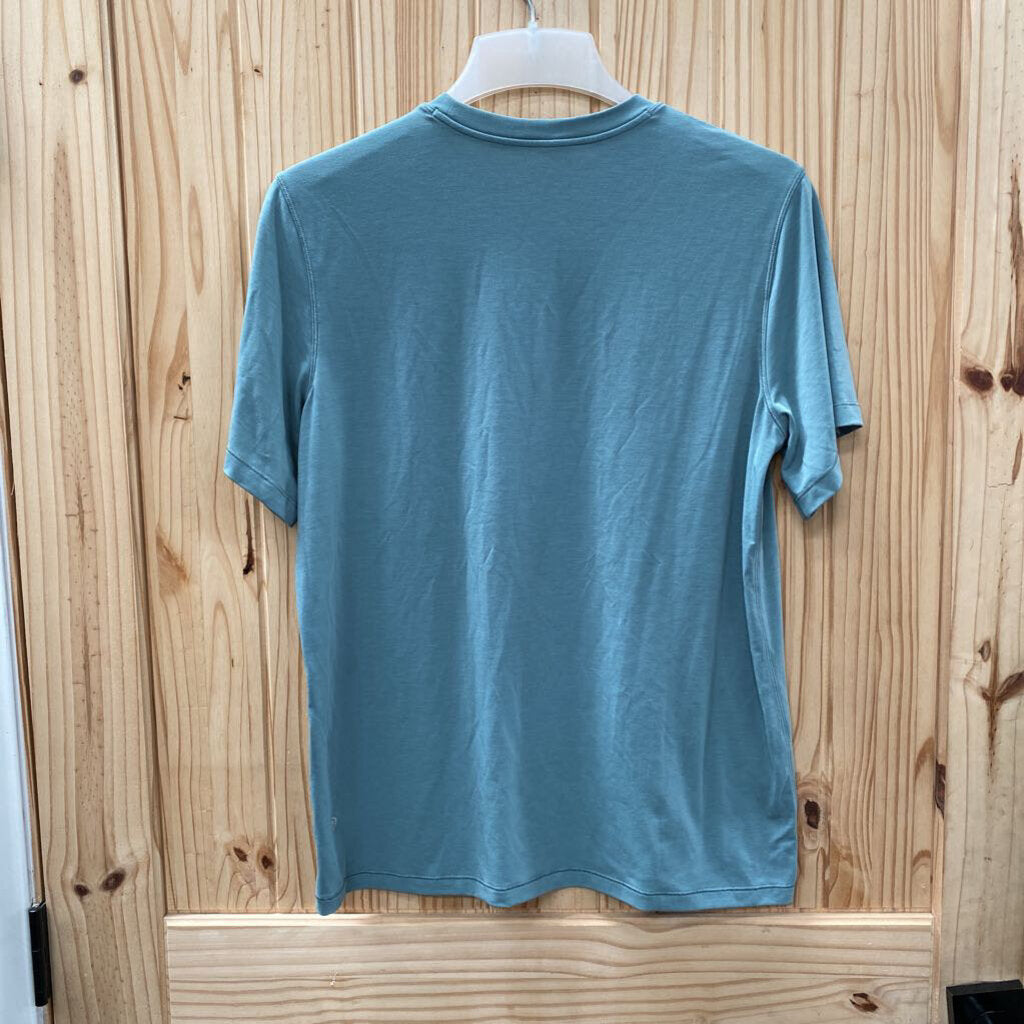 WOMENS LULULEMON GREEN SHIRT