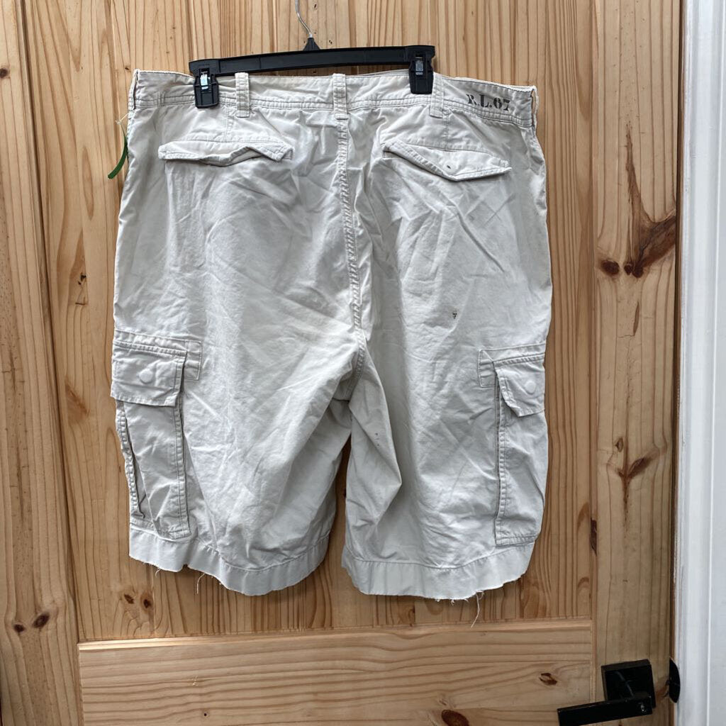 MENS US POLO LT TAN CARGO SHORTS 40 (HAS SPOTS)