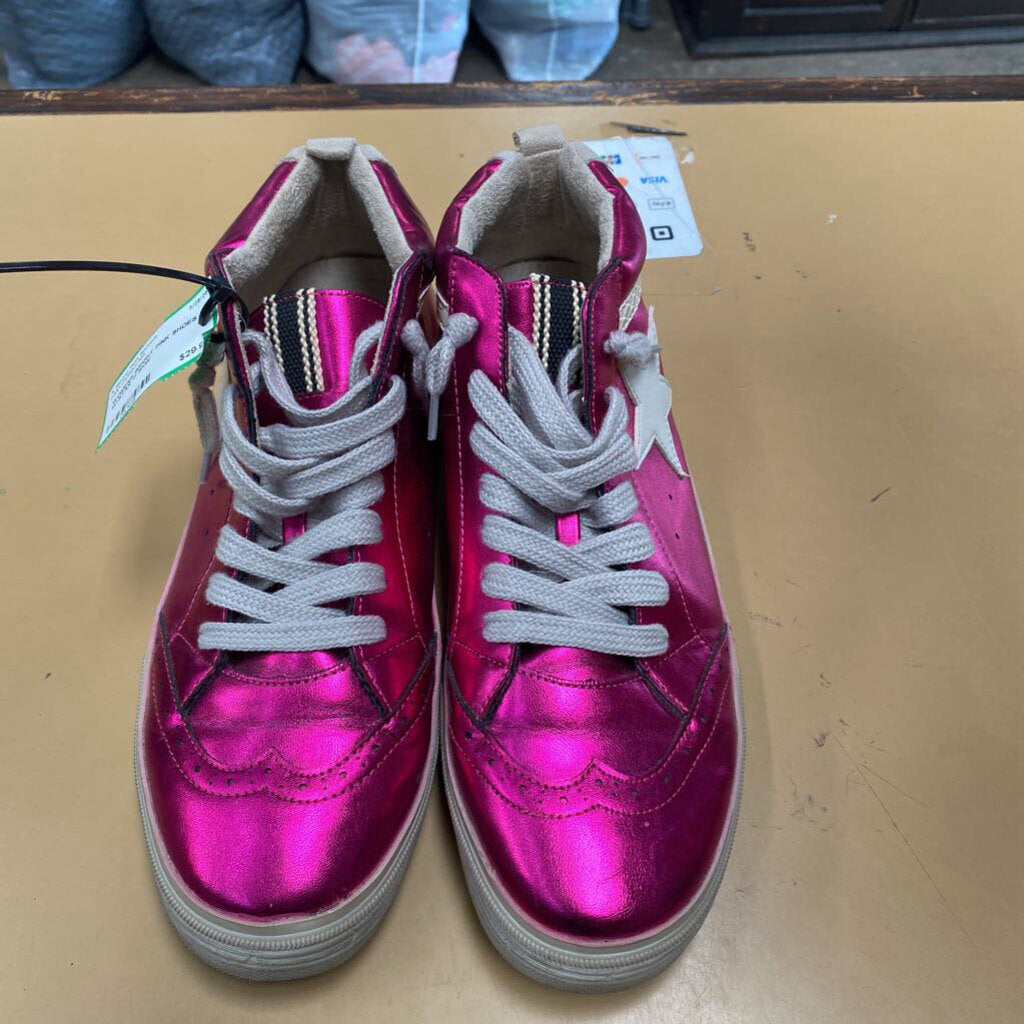 WOMENS BRIGHT PINK SHOES W/STAR 11