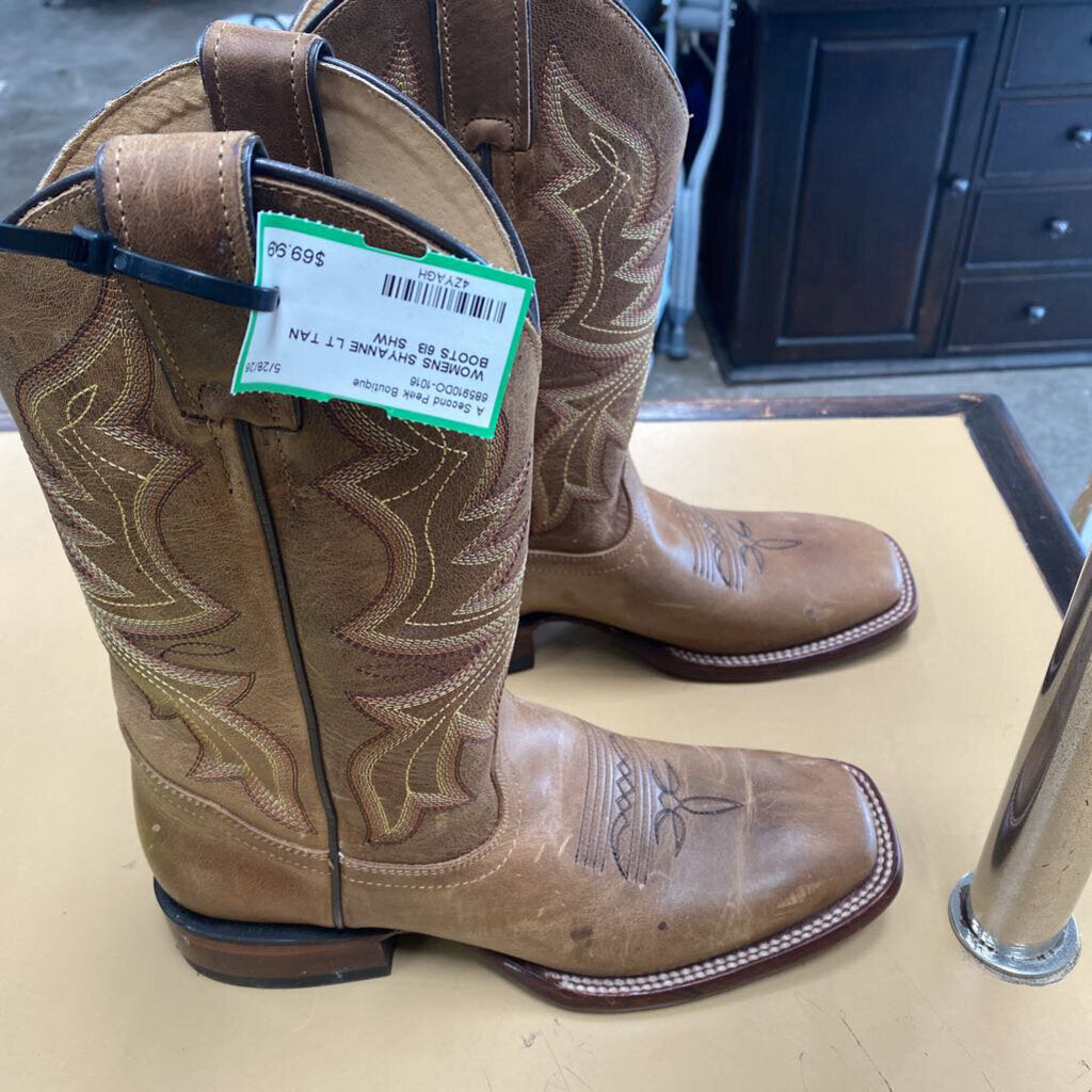 WOMENS SHYANNE LT TAN BOOTS 6B