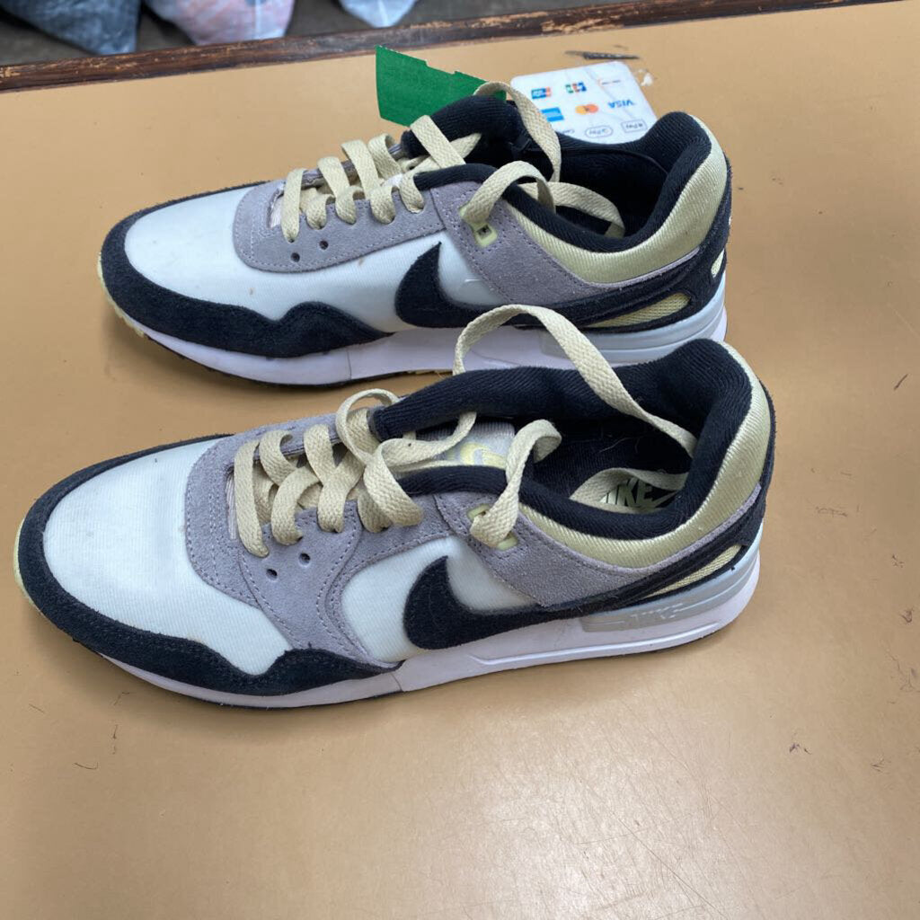 WOMENS NIKE AIR GOLF SHOES BLK/WHITE/LT GREEN 5.5