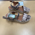 WOMENS CITYCLASSIFIED SNAKESKIN DESIGN WEDGE SANDALS 7 1/2