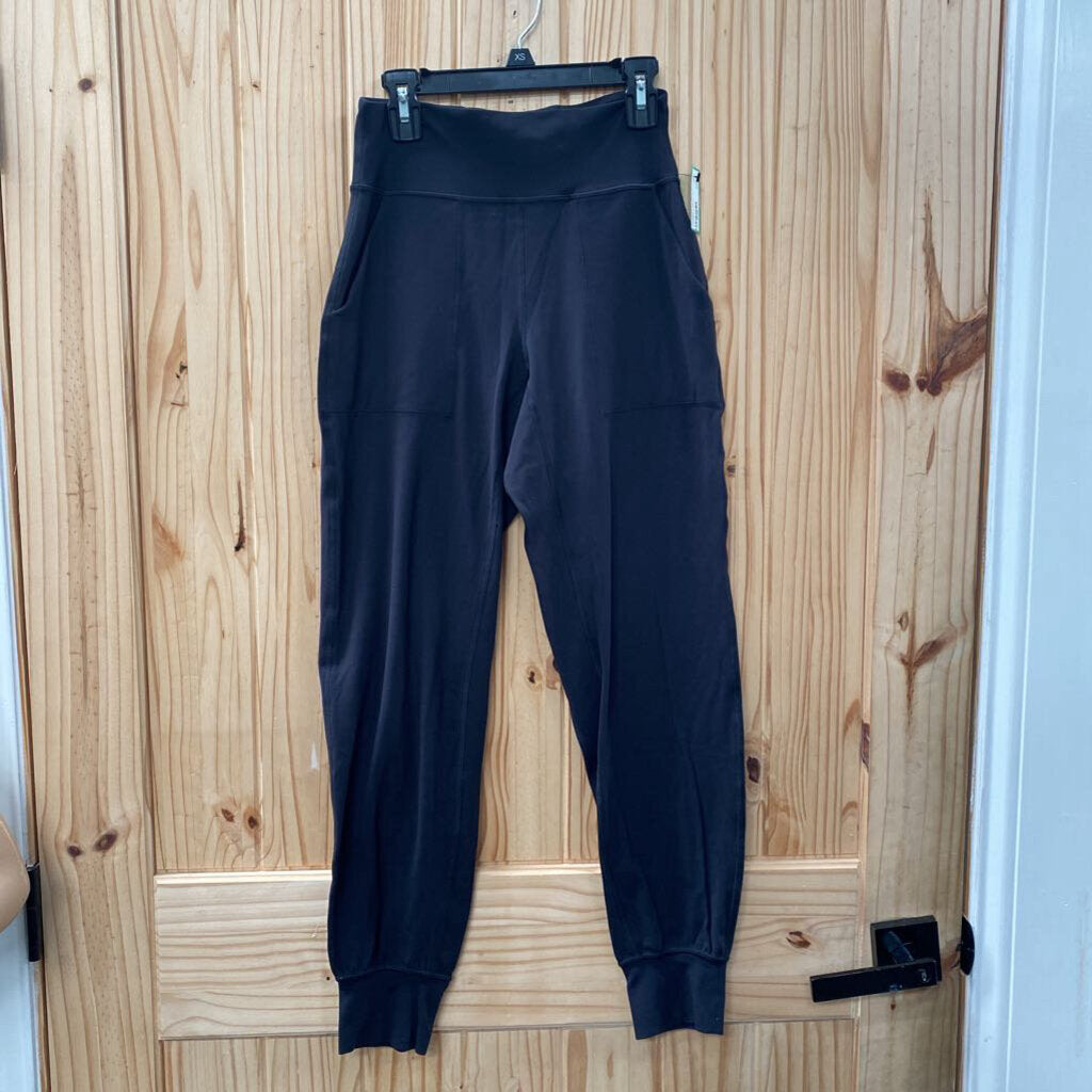 WOMENS LULULEMON BLK JOGGERS 4