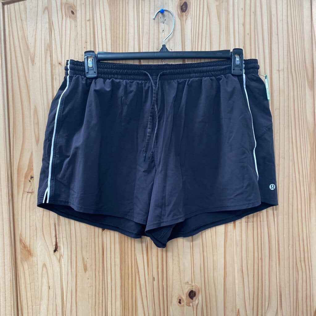 WOMENS LULULEMON SHORTS BLK/WHITE XL?
