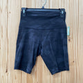 WOMENS LULULEMON BLK/CHARCOAL CAMO SHORTS 6