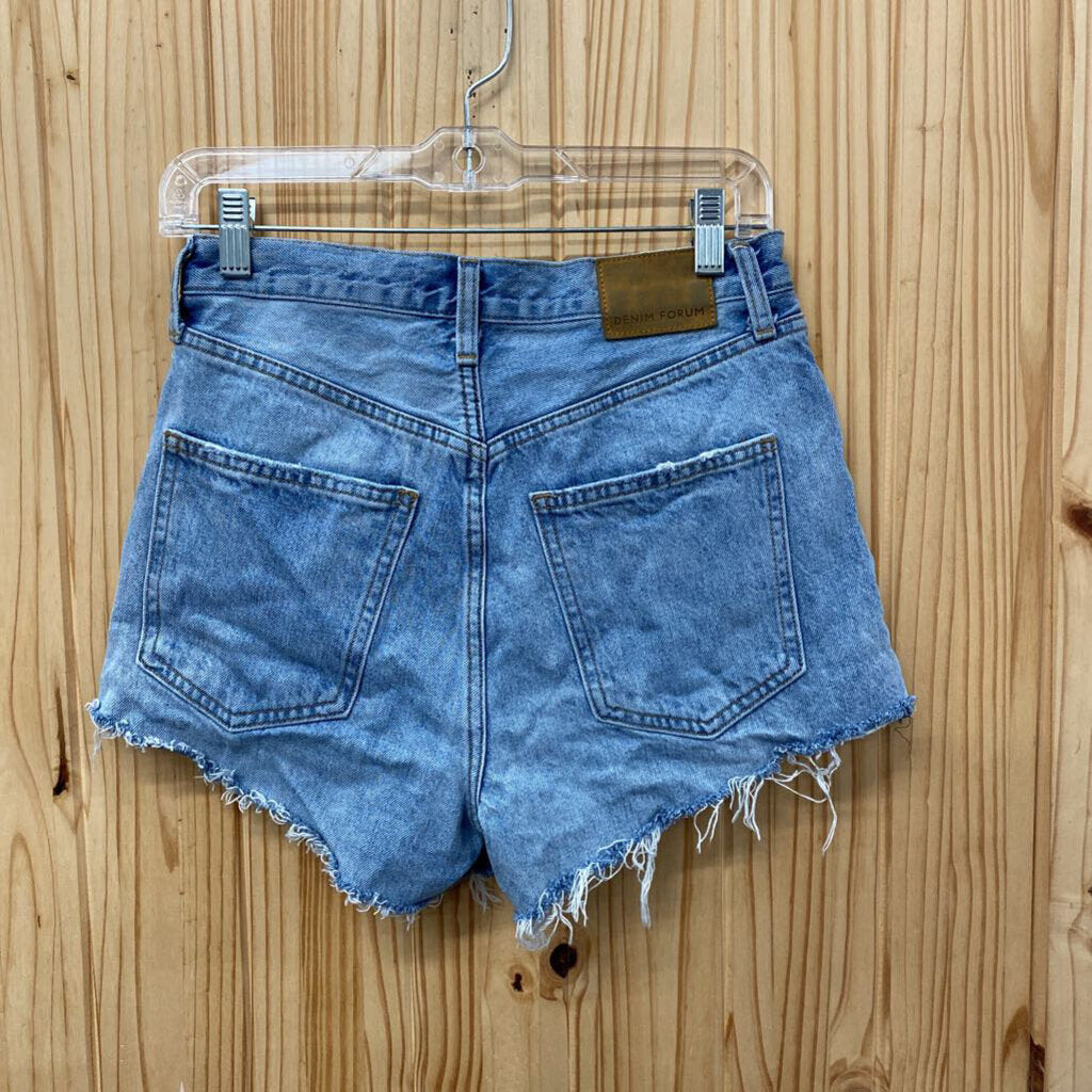 WOMENS DENIM FORUM LT DENIM SHORTS 26