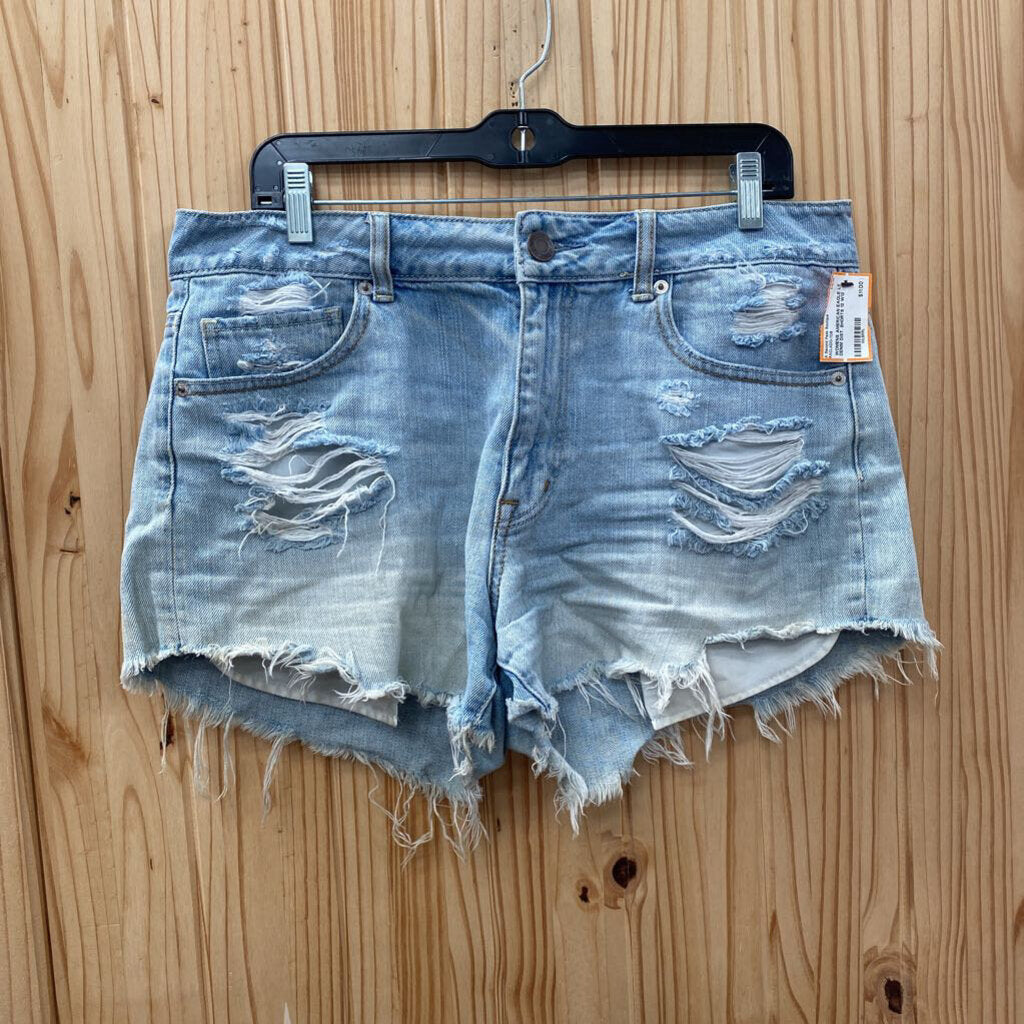 WOMENS AMERICAN EAGLE LT DENIM DIST. SHORTS 12