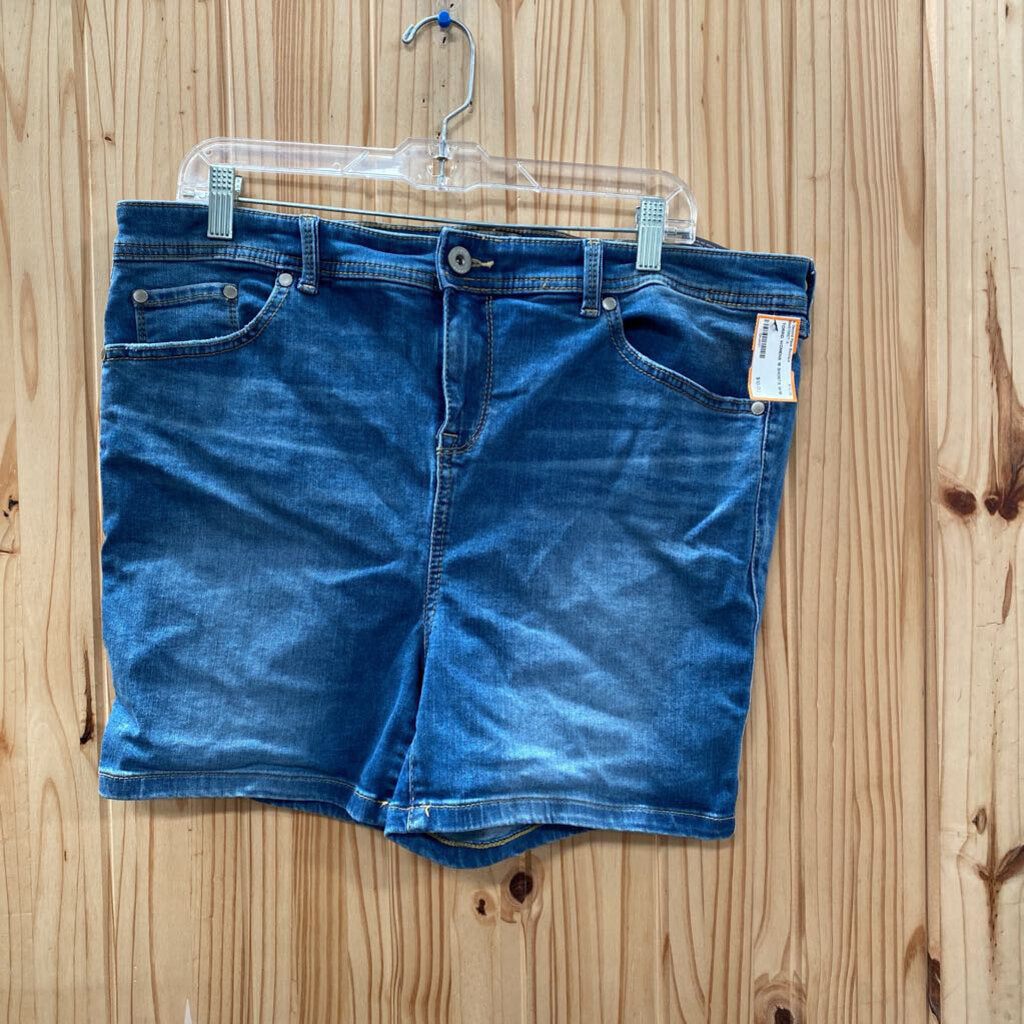 TORRID WOMENS 18 SHORTS