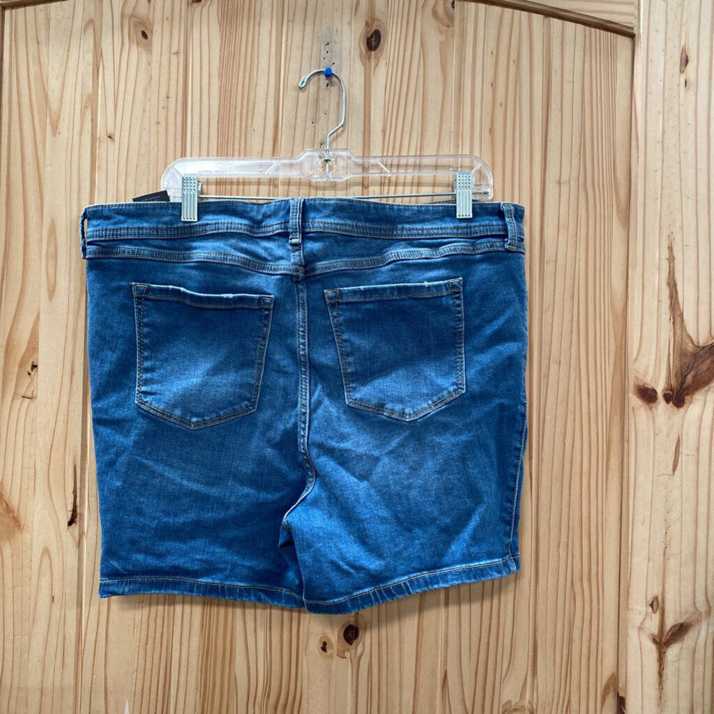 TORRID WOMENS 18 SHORTS