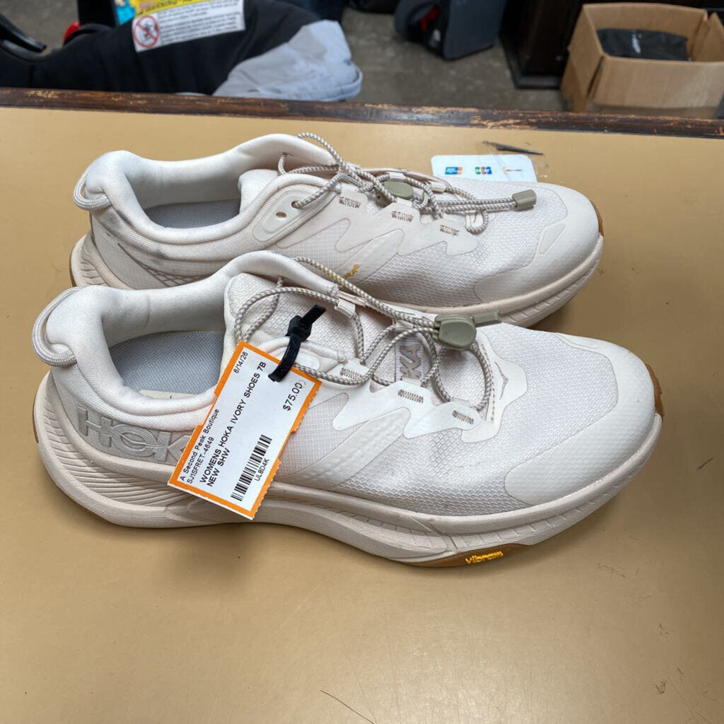 WOMENS HOKA IVORY SHOES 7B NEW