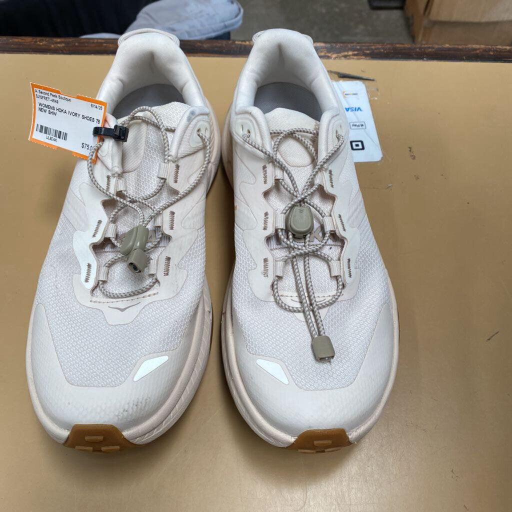 WOMENS HOKA IVORY SHOES 7B NEW
