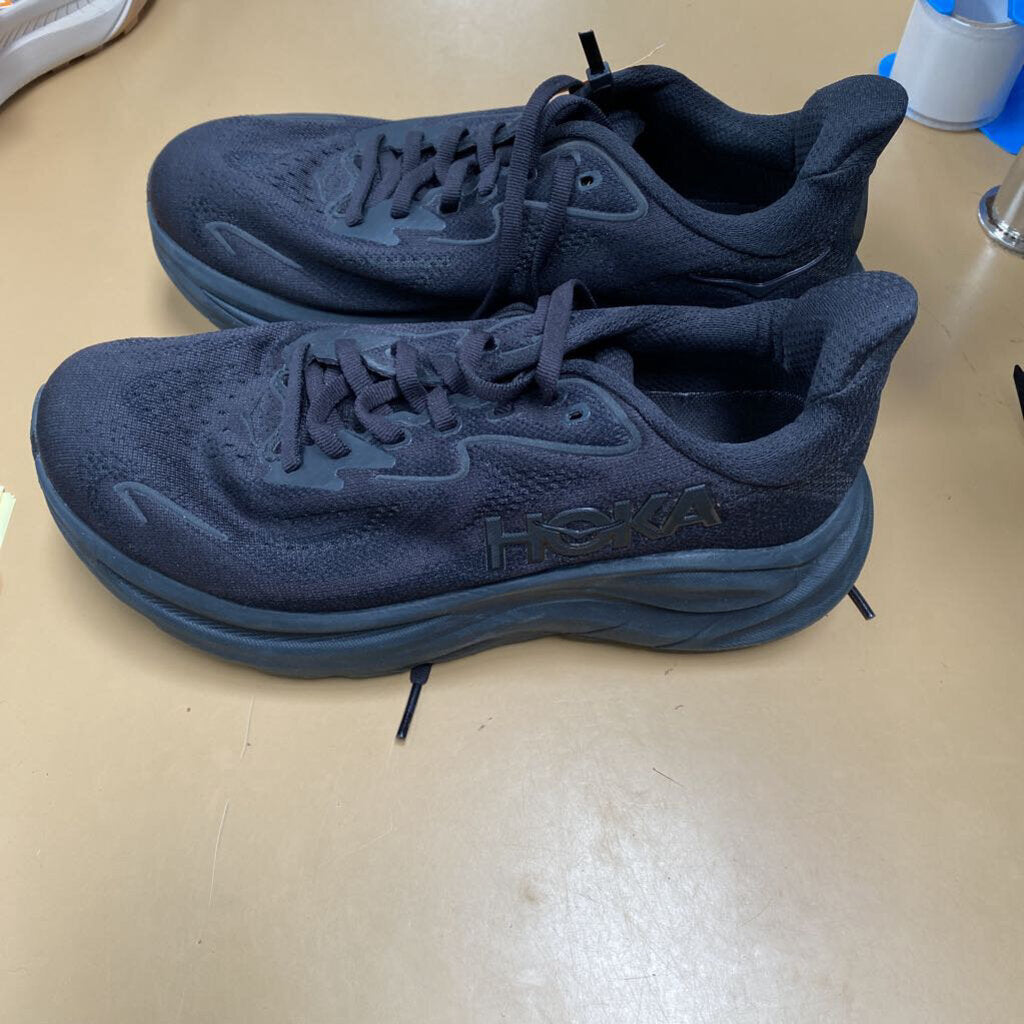 WOMENS HOKA BLK SHOES 7B