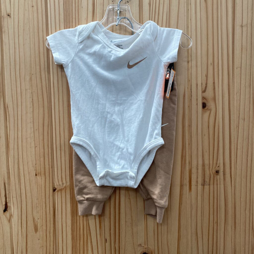 BOYS NIKE 2PC SET TAUPE/WHITE 3M