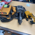 CONSTRUCTION TOY SET