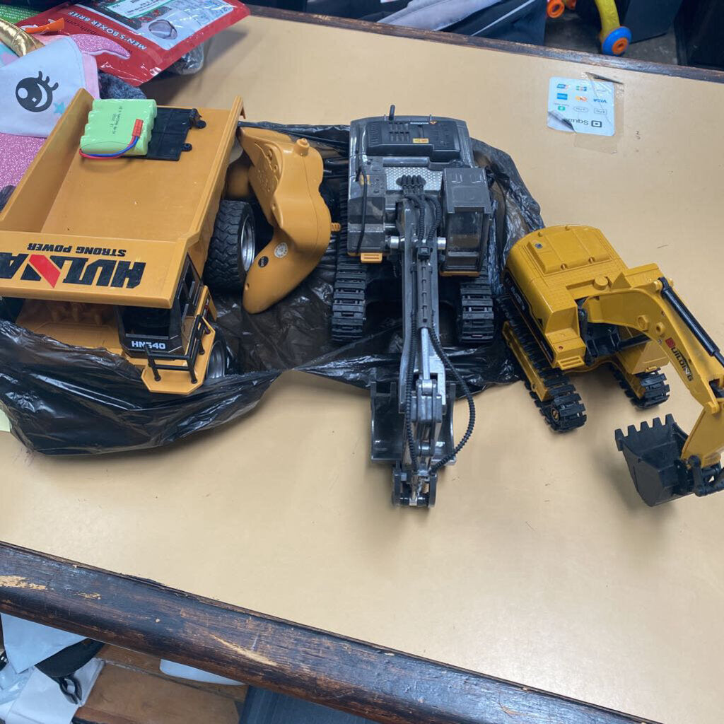 CONSTRUCTION TOY SET