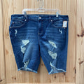 WOMENS TORRID DENIM DIST. JEAN SHORTS 18 NWT