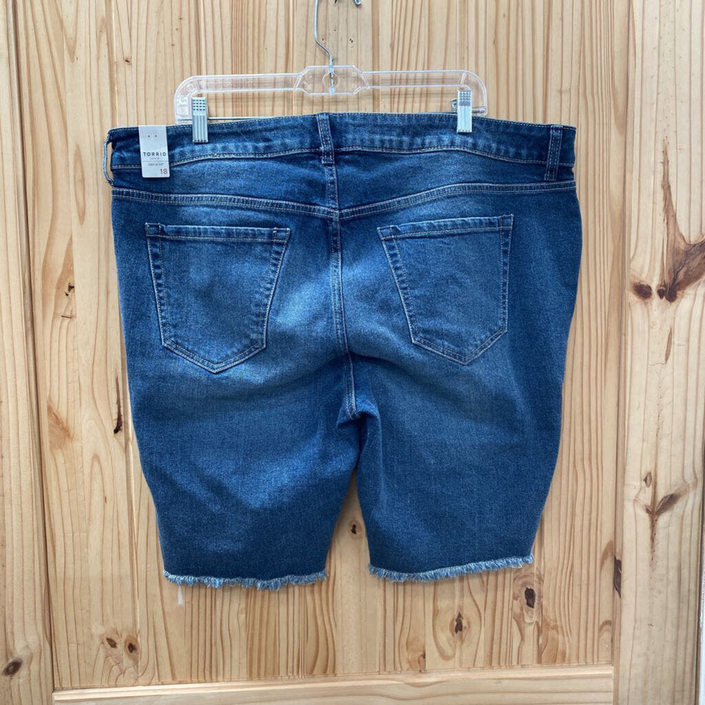 WOMENS TORRID DENIM DIST. JEAN SHORTS 18 NWT